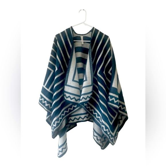 LOFT Knitted Cape - Picture 1 of 5